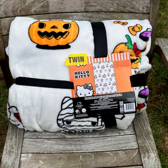 HELLO KITTY Halloween Fall White Blanket Twin 60 x 90 Plush Witch Ghost NEW - Picture 1 of 7